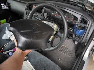 steering05.jpg(18284 byte)