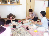 ベビーマッサージ 写真01