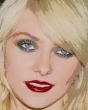 Taylor Momsenさんの眉毛の形